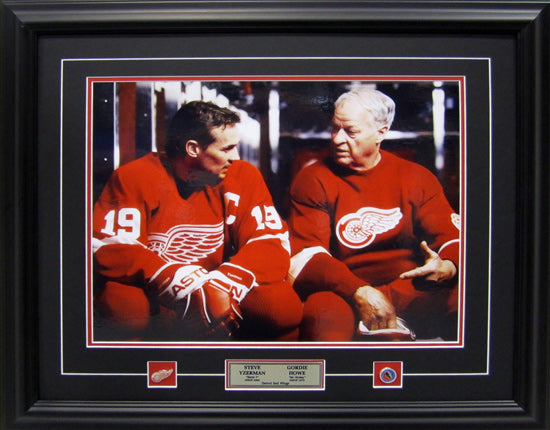 Steve Yzerman and Gordie Howe