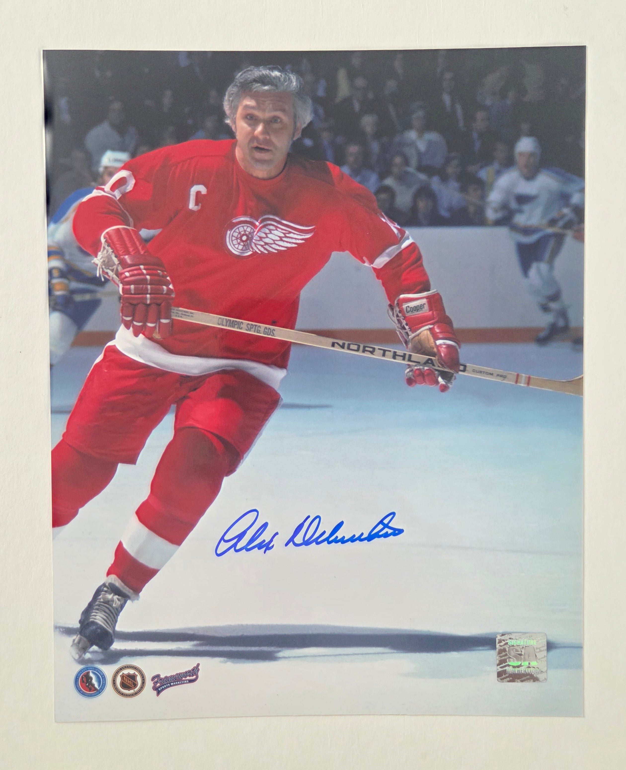 Alex Delvecchio - Signed Photo  8 x 10